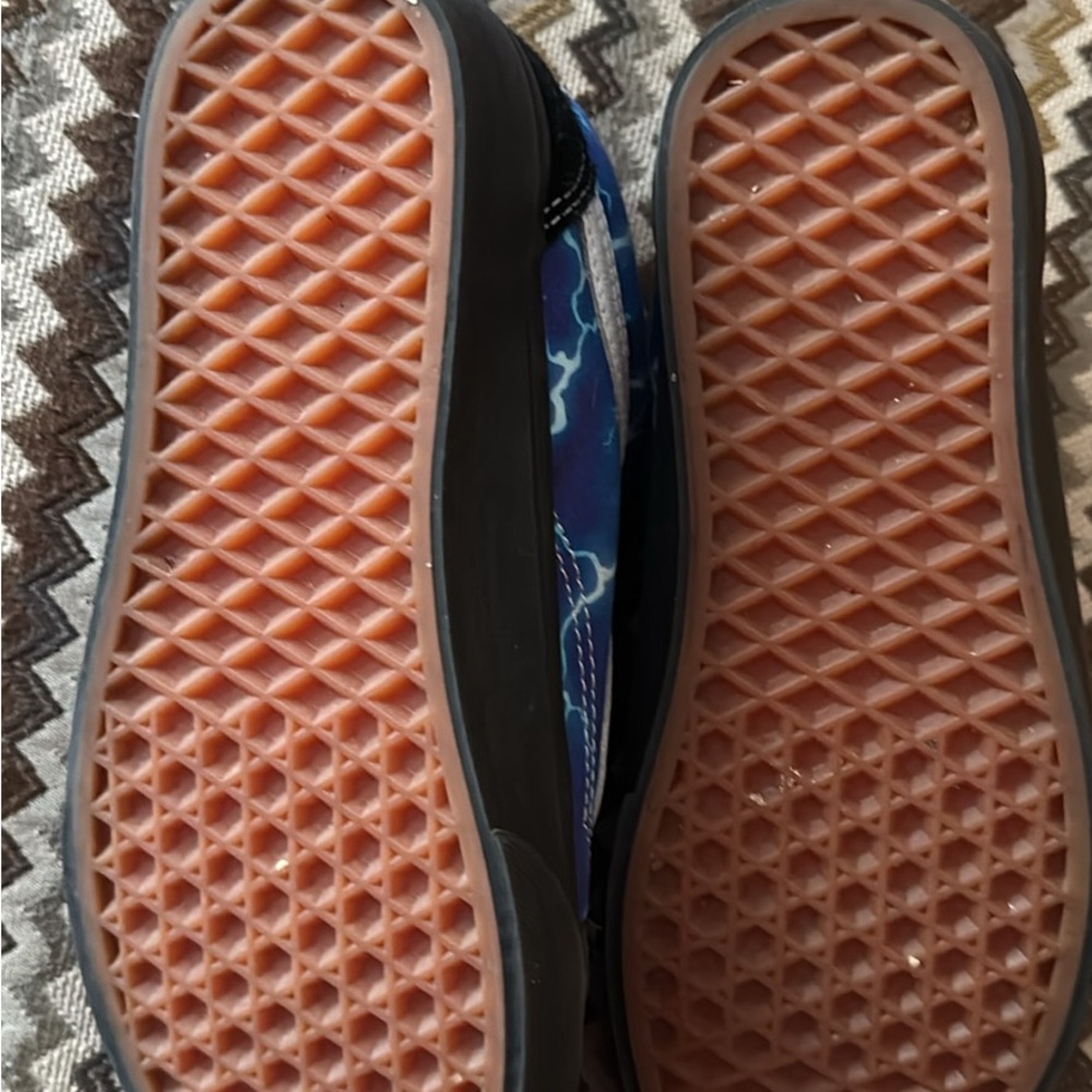 Vans - Picture 3 of 3